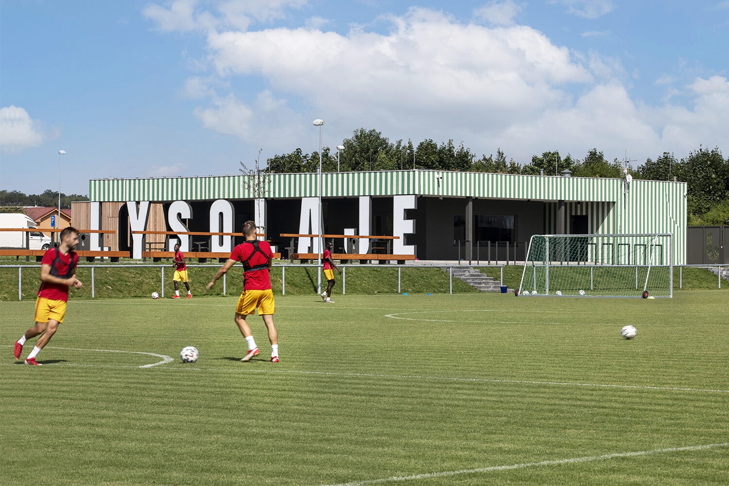 SPORTOVNÍ AREÁL, PRAHA–LYSOLAJE — fotografie 1