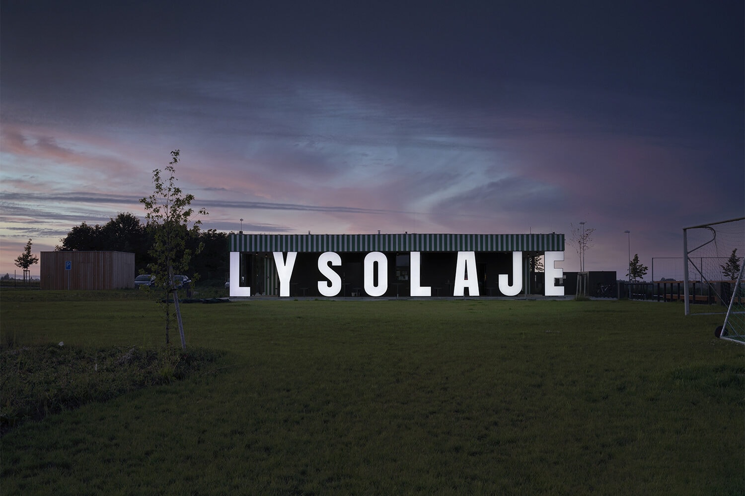 SPORTOVNÍ AREÁL, PRAHA–LYSOLAJE — fotografie 11