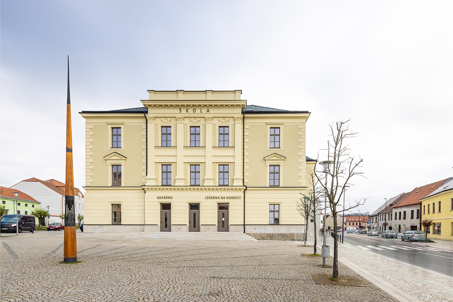 PŘESTAVBA STARÉ ŠKOLY, TŘEŠŤ — fotografie 3
