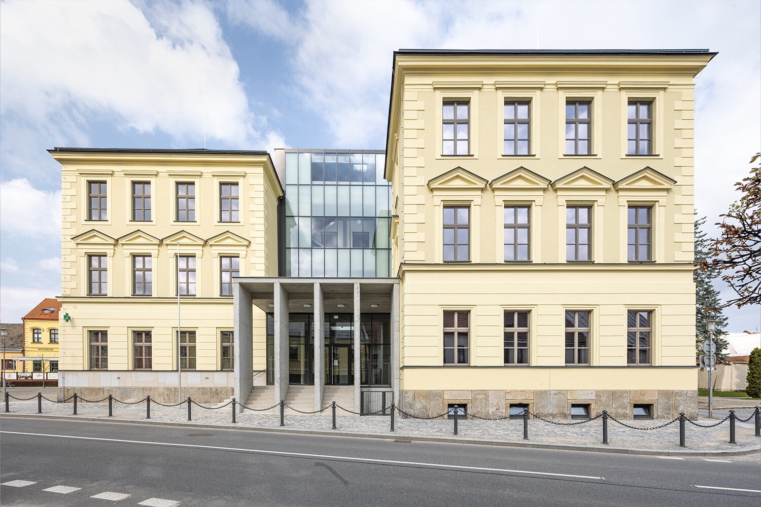 PŘESTAVBA STARÉ ŠKOLY, TŘEŠŤ — fotografie 2